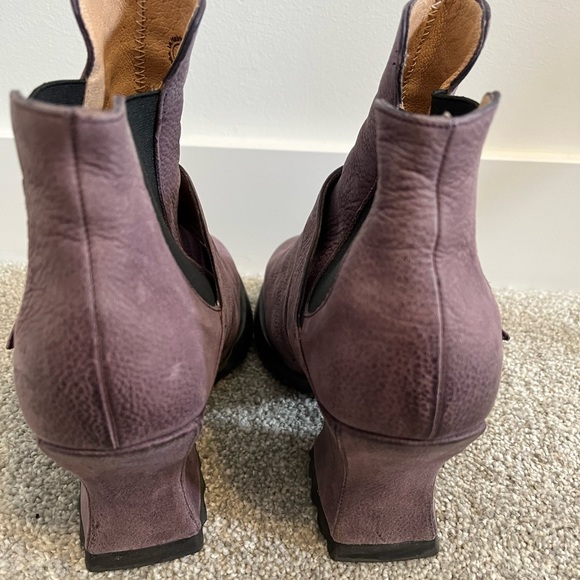 John Fluevog, The Stad, size 9, Purple, boots with buckles. - Picture 2 of 9